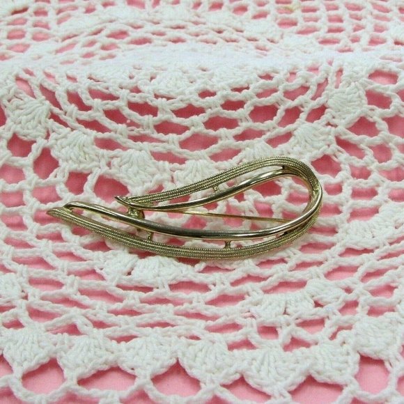 Sarah Coventry Large Goldtone Ribbon Brooch Vintage - Picture 3 of 12